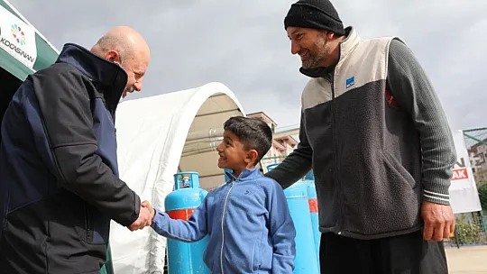 Kocasinan, günde deprem bölgesinde günde 16 bin sıcak ekmek dağıtıyor