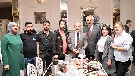 Çolakbayrakdar, berber ve kuaförlerle neden buluştu?