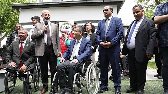'Engelsiz bir yaşam için engellilerin her zaman yanlarındayız'