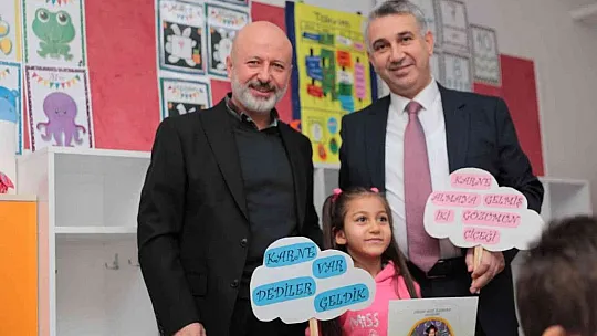 Çolakbayrakdar, öğrencilerin karne heyecanına ortak oldu