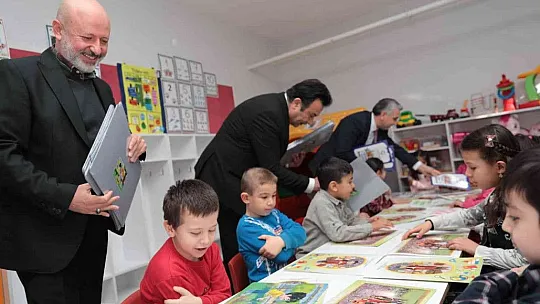 Çolakbayrakdar, öğrencilerin karne heyecanına ortak oldu