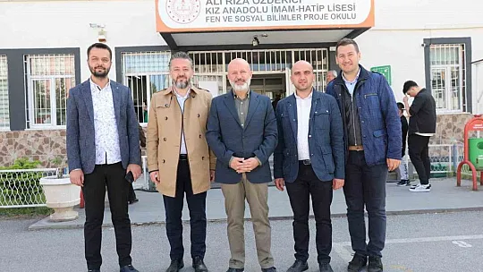 Çolakbayrakdar, oyunu ailesiyle birlikte kullandı