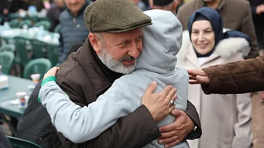 Çolakbayrakdar, şükür sofrasında vatandaşlarla bir araya geldi