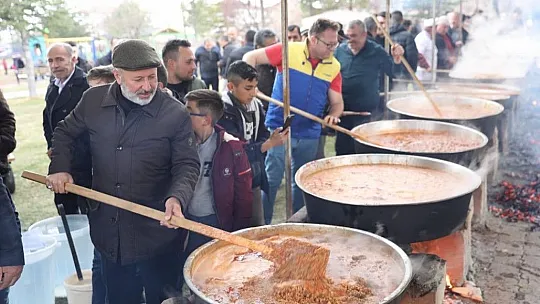 Çolakbayrakdar, şükür sofrasında vatandaşlarla bir araya geldi