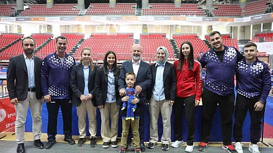 Çolakbayrakdar, sporcuları ziyaret etti