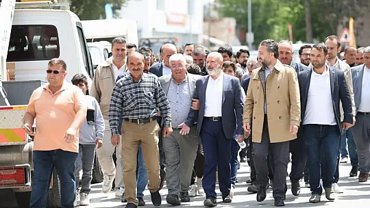Çolakbayrakdar, o mahallede müjde verdi...
