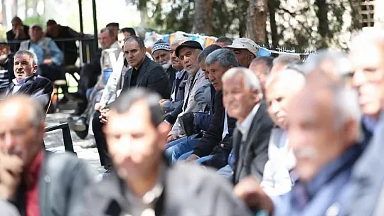 Çolakbayrakdar, o mahallede müjde verdi...