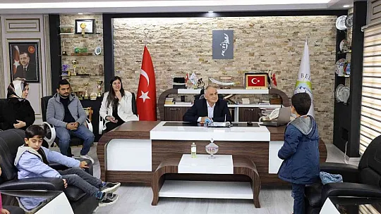 Başkan Öztürk, küçük öğrencilere belediyeciliği anlattı