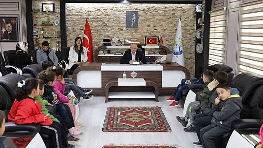 Başkan Öztürk Öğrencilere Belediyeciliği Anlattı