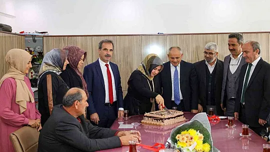 Yahyalı'da öğretmenlere pastalı kutlama
