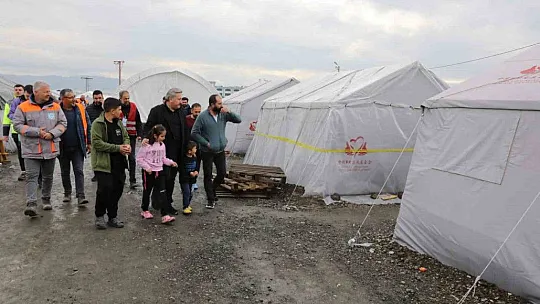 Palancıoğlu, Çadırkent'te depremzedeleri ziyaret etti