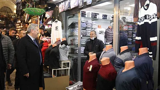 Palancıoğlu'dan, çarşı ziyareti: Eski günlerini aratmaması için elimizden geleni yapacağız