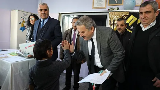 Palancıoğlu, öğrencilerin karne heyecanına ortak oldu