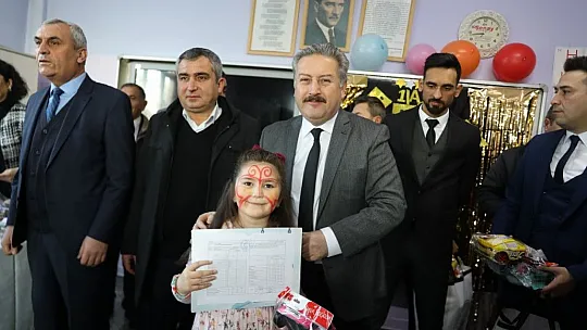 Palancıoğlu, öğrencilerin karne heyecanına ortak oldu