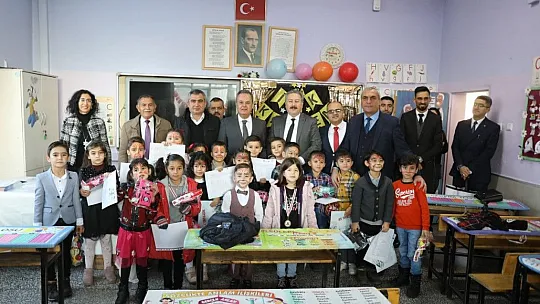 Palancıoğlu, öğrencilerin karne heyecanına ortak oldu