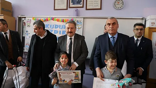 Palancıoğlu, öğrencilerin karne heyecanına ortak oldu