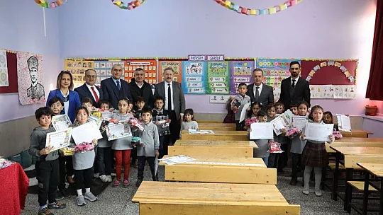 Palancıoğlu, öğrencilerin karne heyecanına ortak oldu