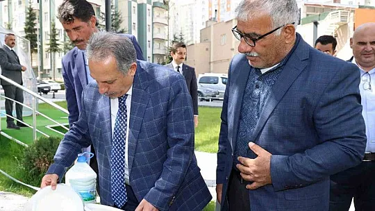 Çiftçiler, Başkan'a bakın ne hediye etti?