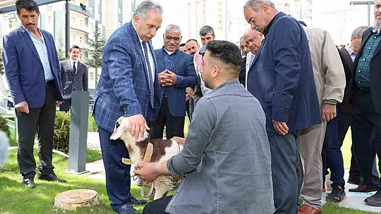 Çiftçiler, Başkan'a bakın ne hediye etti?