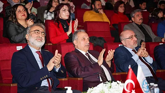 Yalçın ile minik öğrenci düet yaptı