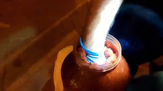 Dikkat! Salçanın içinden çıktı...