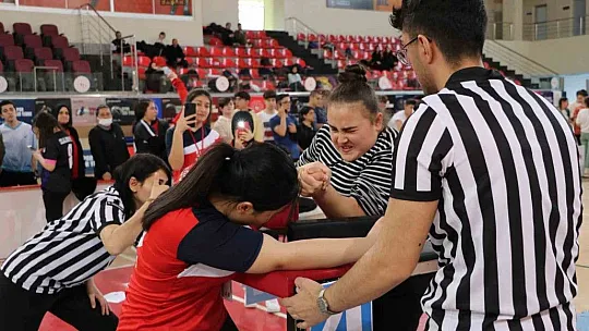 Bilek güreşi heyecanı başladı