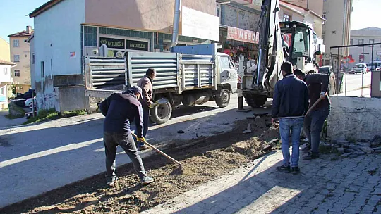 Alt yapı nedeniyle bozulan yollar yenileniyor