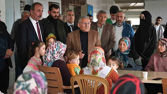 Büyükkılıç, depremzedelerle: Hoş geldiniz, safalar getirdiniz