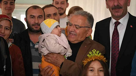 Büyükkılıç, depremzedelerle: Hoş geldiniz, safalar getirdiniz