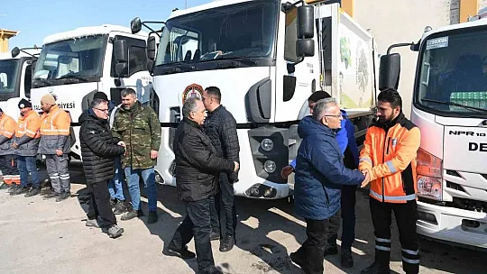 Deprem bölgesine 20 temizlik aracı ve personel gönderildi