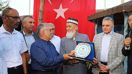 60 Doğu Türkistanlı çocuk dualarla sünnet oldu