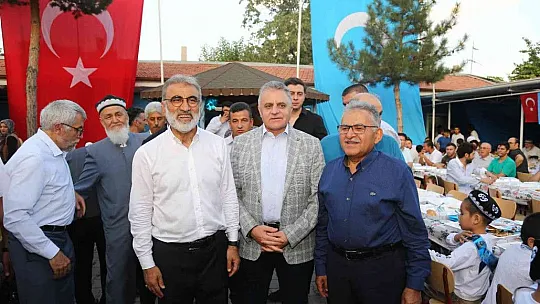 60 Doğu Türkistanlı çocuk dualarla sünnet oldu