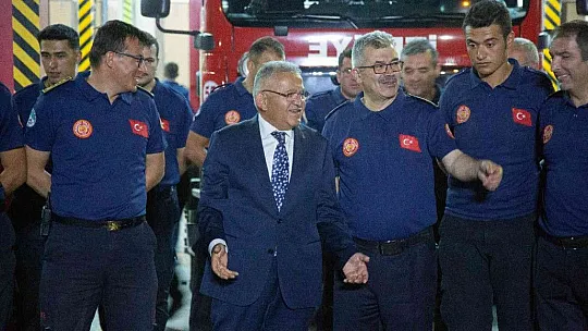 Büyükkılıç, fedakarca görev yapan itfaiye erlerini karşıladı