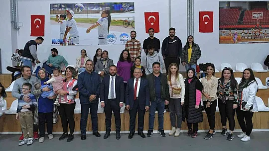 Sporcular madalyalarını aldı...