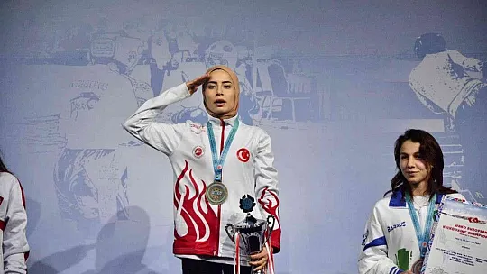 Büyükkılıç, Avrupa Şampiyonu Hayriye Hançer'i tebrik etti