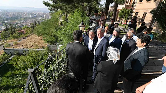 Vali Çiçek, 'Bir kişi çok şeyi değiştirebilir'