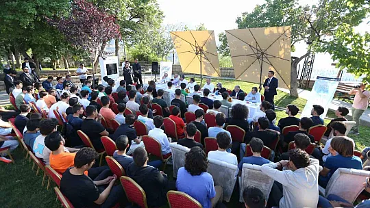 Vali Çiçek, 'Bir kişi çok şeyi değiştirebilir'