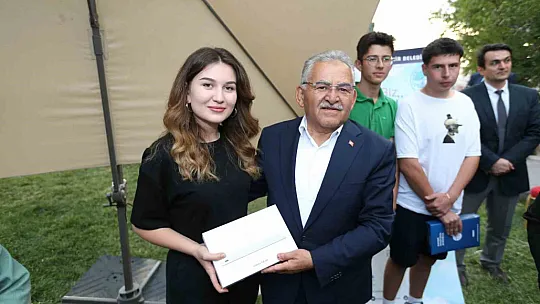 Vali Çiçek, 'Bir kişi çok şeyi değiştirebilir'