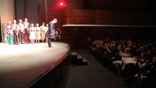 Büyükkılıç Tiyatro Oyunu İzledi