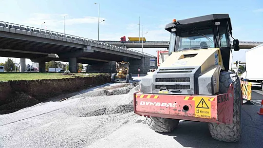 Büyükşehir'den 3 bulvarı birleştiren katlı kavşakta 'stratejik' çalışma