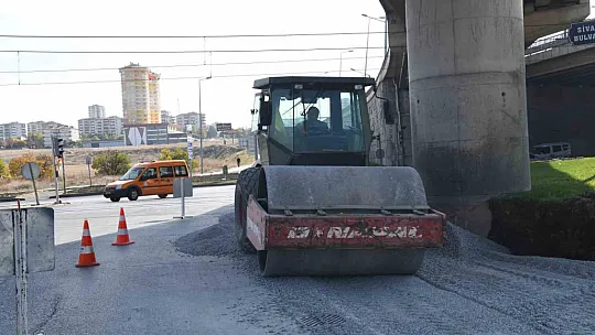 Büyükşehir'den 3 bulvarı birleştiren katlı kavşakta 'stratejik' çalışma