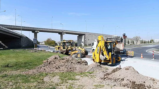 Büyükşehir'den 3 bulvarı birleştiren katlı kavşakta 'stratejik' çalışma
