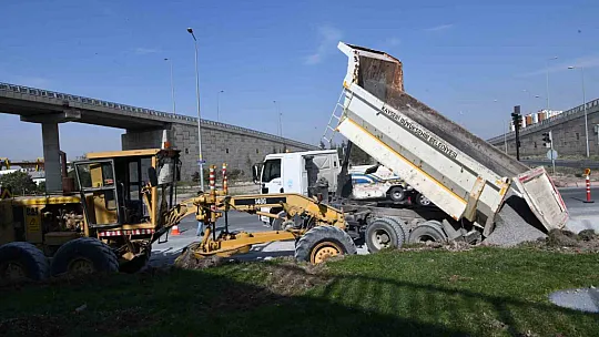 Büyükşehir'den 3 bulvarı birleştiren katlı kavşakta 'stratejik' çalışma