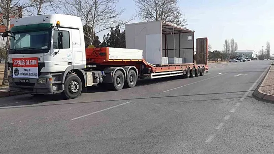 Kayseri'den Deprem bölgesine 2 konteyner mutfak ve 1 konteyner yatakhane