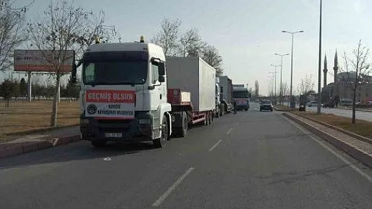 Kayseri'den Deprem bölgesine 2 konteyner mutfak ve 1 konteyner yatakhane
