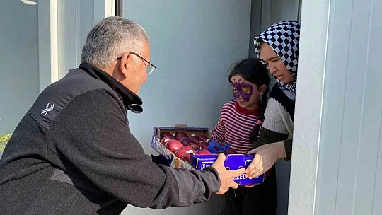 Deprem bölgesine destek sürüyor...