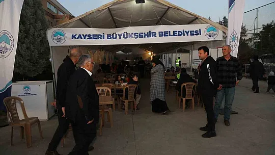 Deprem bölgesine destek sürüyor...