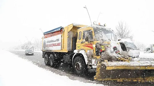 Büyükşehir dev kadroyla karla mücadeleye hazır