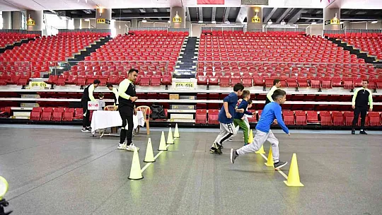 Yetenek testine 220 çocuk katıldı
