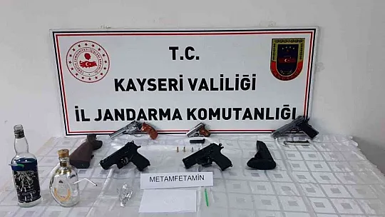 Flaş! Çok sayıda silah ve mermi ele geçirildi